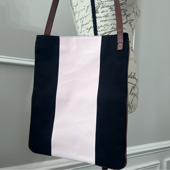 NWT Victoria’s Secret Tote Bag Adjustable Straps Shoulder Bag/Crossbody - Picture 3 of 12